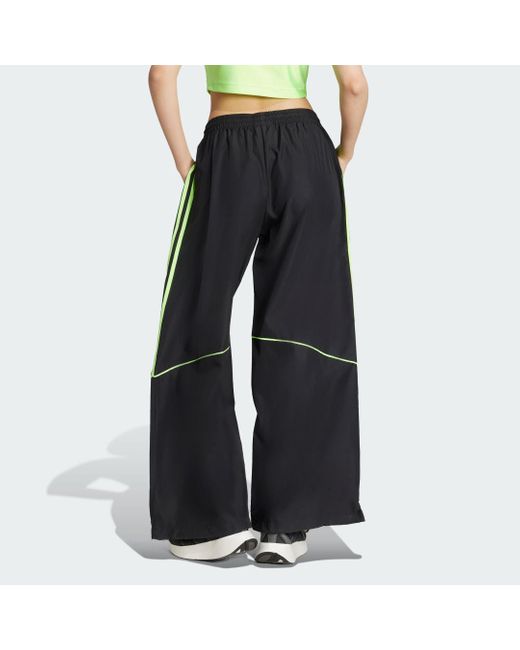 Teamgeist Adicolor Pantaloni Da Allenamento Cuciti Oversize di Adidas in Black