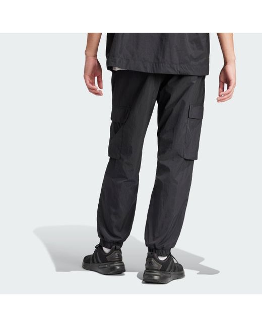 Pantaloni City Escape Cargo di Adidas in Black da Uomo