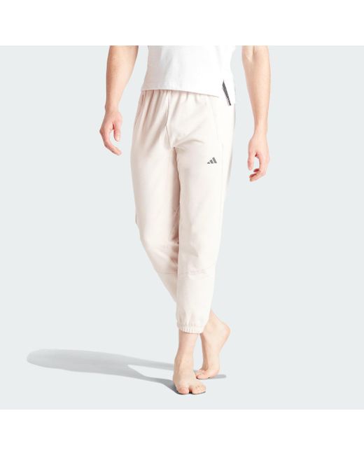 Pantaloni da allenamento Designed for Training Yoga 7/8 di Adidas in Natural da Uomo