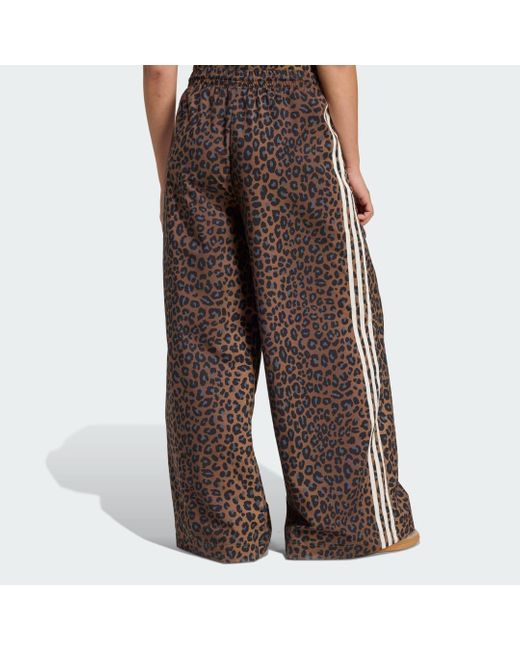 Track Pants Leopard Firebird Oversized di Adidas in Brown