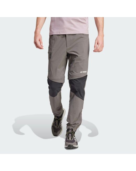 Pantaloni da hiking Terrex Utilitas Zip-Off di Adidas in Gray da Uomo