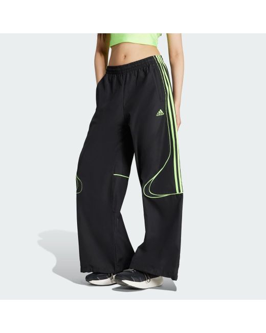 Pantalón De Chándal Teamgeist Adicolor Oversized Woven Adidas de color Black