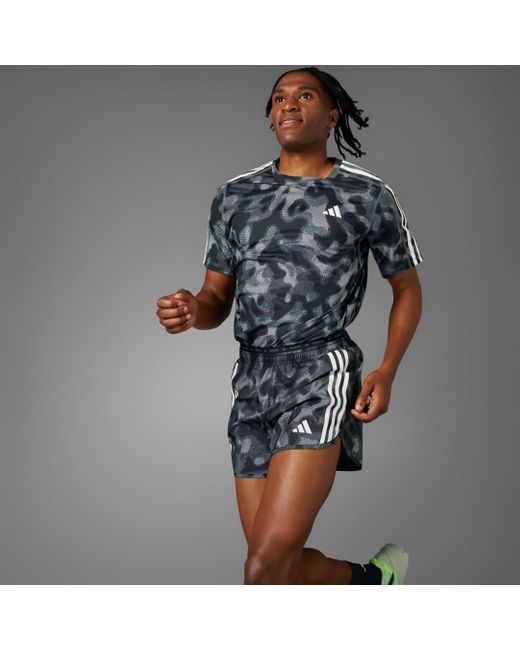 Short Own the Run 3-Stripes Allover Print di Adidas in Blue da Uomo