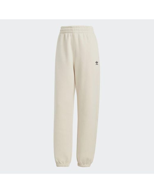 Pantaloni Essentials Fleece di Adidas in Natural