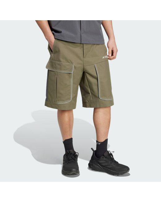 Adidas Xploric Multiple Pocket Shorts in Green für Herren