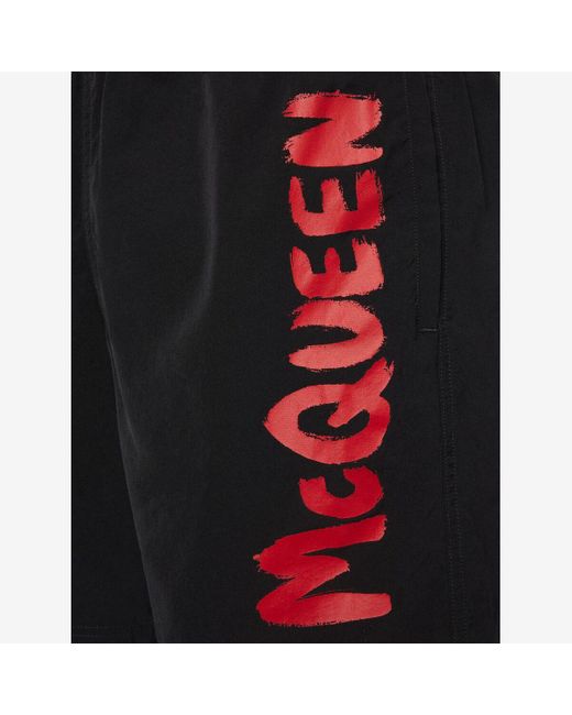 Shorts da bagno mcqueen graffiti di Alexander McQueen in Black da Uomo