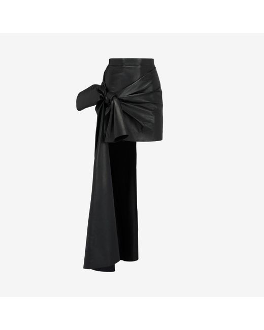 Minigonna con drappeggio annodato di Alexander McQueen in Black