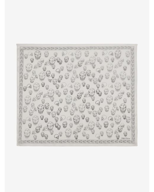 Alexander McQueen White Handbemaltes Skull Foulard