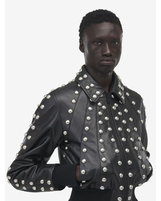 メンズ McQueen スタッズ レザー ボンバージャケット ブラック | Lyst