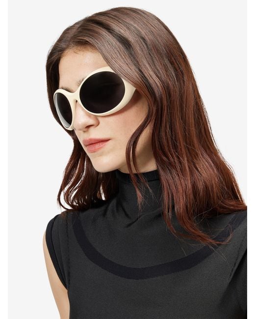 McQueen Gray Kate Round Sunglasses