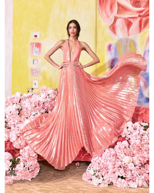 【Alice+Olivia】ADALYN メタリック シルク シフォン ドレス Alice + Olivia Adalyn Halter Maxi Dress in Pink | Lyst