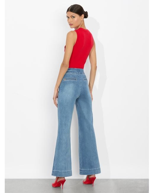 Alice + Olivia Quinn Kick Flare Jean in Blue | Lyst