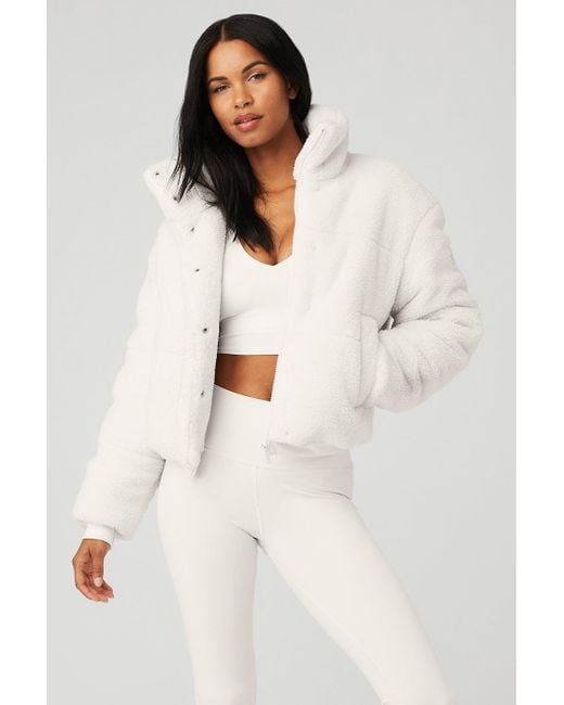 Alo Yoga Alo Yoga Sherpa Snow Angel Puffer Jacket in Natural Lyst