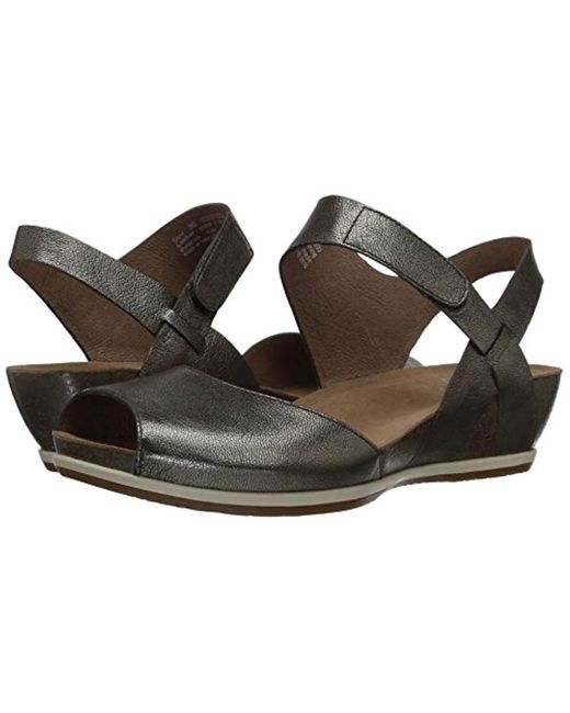 Dansko vera hotsell flat sandal