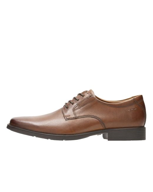 Tilden Plain di Clarks in Brown