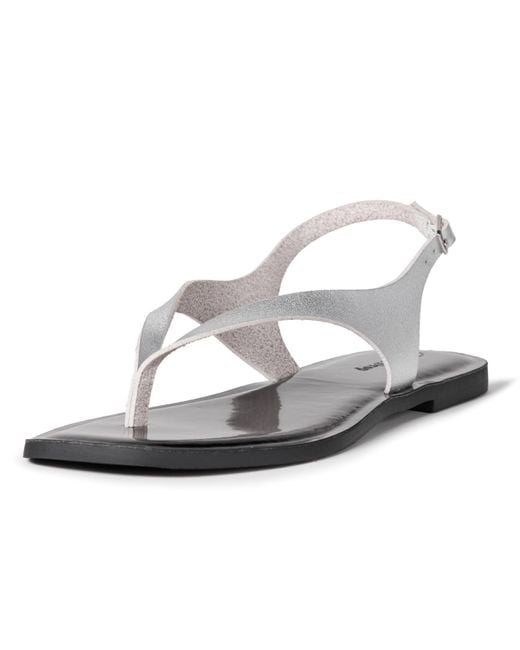 The Drop Metallic Cinda Thong Sandalen