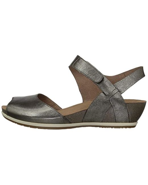 Dansko vera hotsell flat sandal