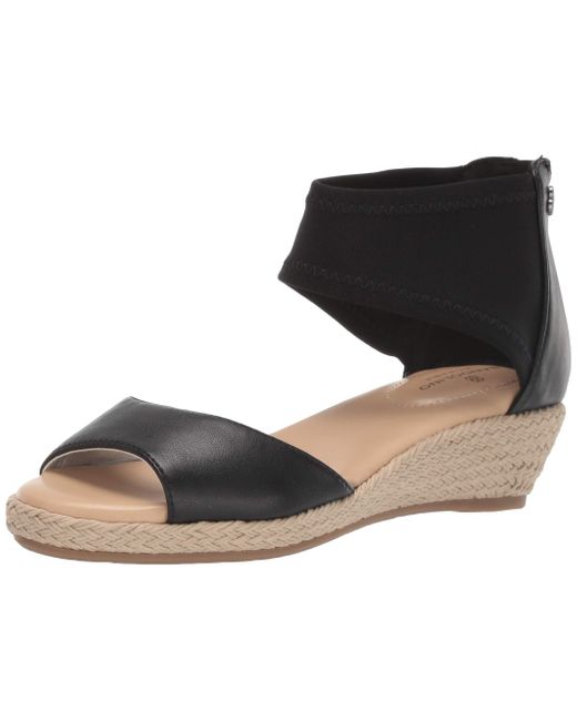 bandolino black wedges