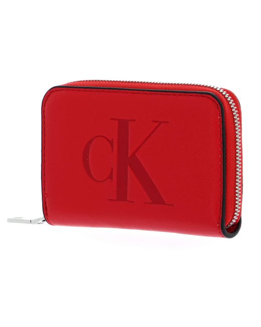 CKJ Sculpted Zip Around Mono Wallet M Candy Apple di Calvin Klein in Red