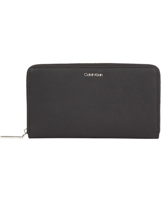Cartera con Cremallera Must XL Calvin Klein de color Black