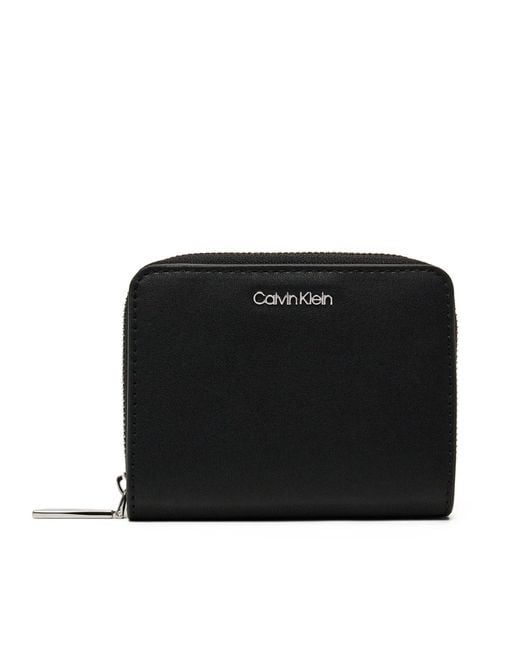 CK Must MD Zip Around W/Flap Lv04F1029G Calvin Klein de color Black