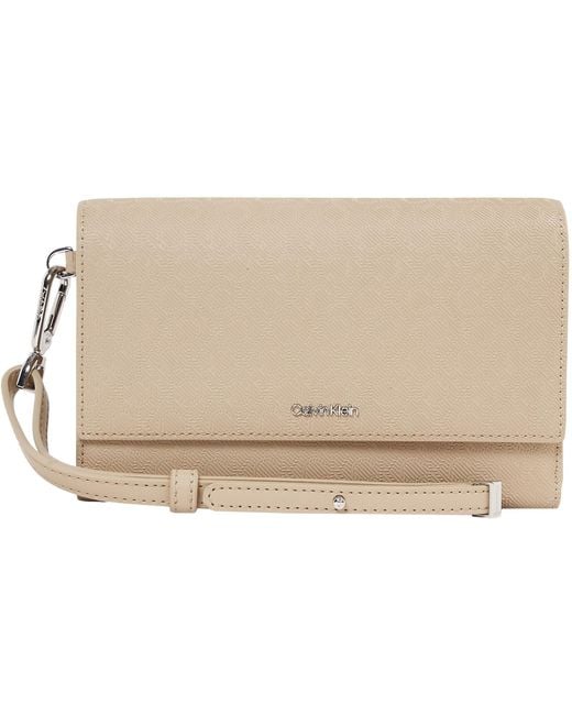 Cartera Mujer Must Trifold con correa Calvin Klein de color Black