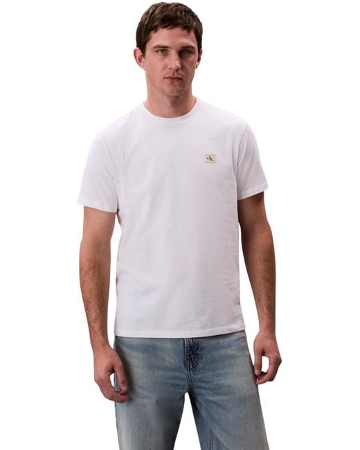 Uomo T-Shirt iche Corte Badge Jersey Classic Tee in Cotone di Calvin Klein in Purple da Uomo