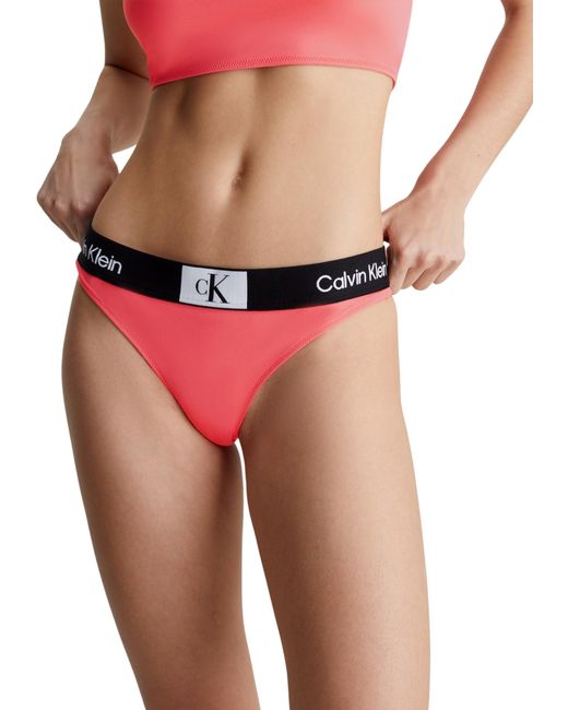 Slip Bikini Donna Thong Tanga di Calvin Klein in Red