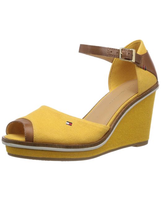 Tommy Hilfiger Emily 11c Sandalen Met Sleehak Voor in het Yellow