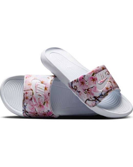 VICTORI One Slide Print di Nike in White
