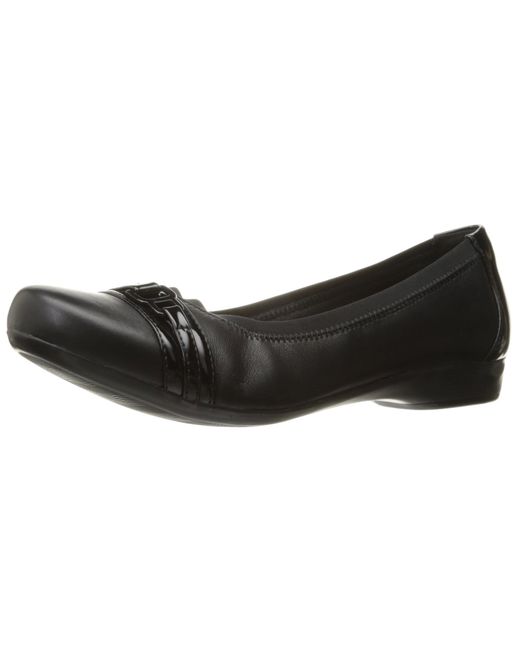 clarks women's kinzie light loafer flat