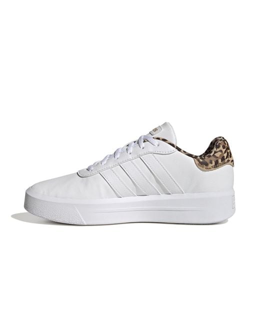 Court Platform Shoes di Adidas in White