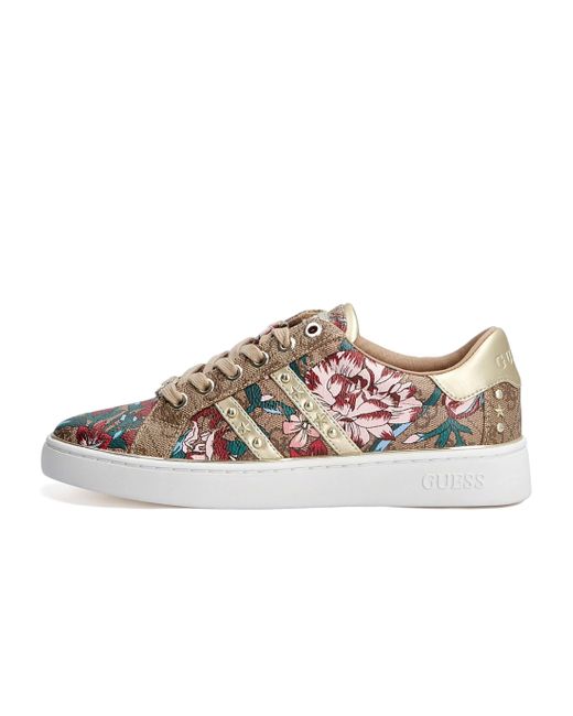 Scopri la nuova collezione di sneakers Guess ora online