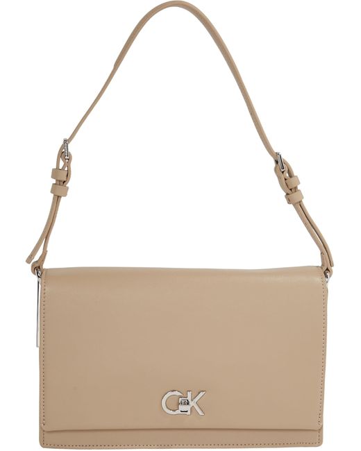 Sac à Bandoulière Elongated Shoulder Bag avec Fermoir Pivotant Calvin Klein en coloris Brown