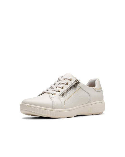 キャロラインジャナ di Clarks in White