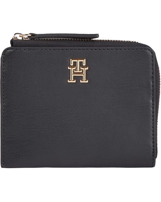 Small tommy 2024 hilfiger purse