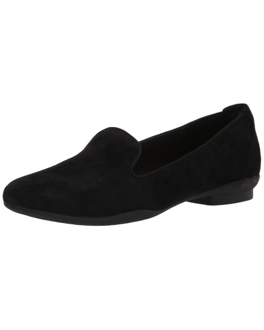 Clarks Sara Poppy Loafer in Black | Lyst
