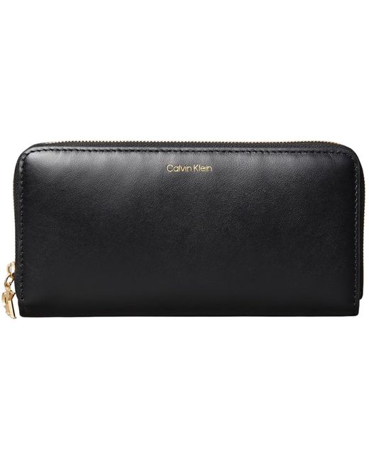 Cartera Mujer Large Zip Around con logotipo Calvin Klein de color Black