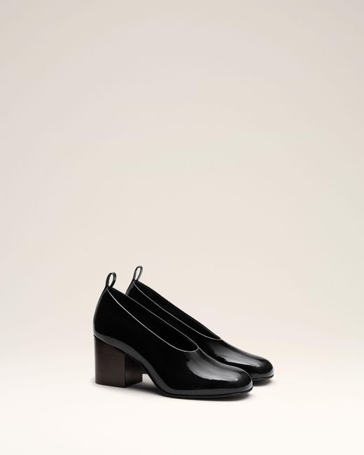 AMI Black Cow Leather Pumps
