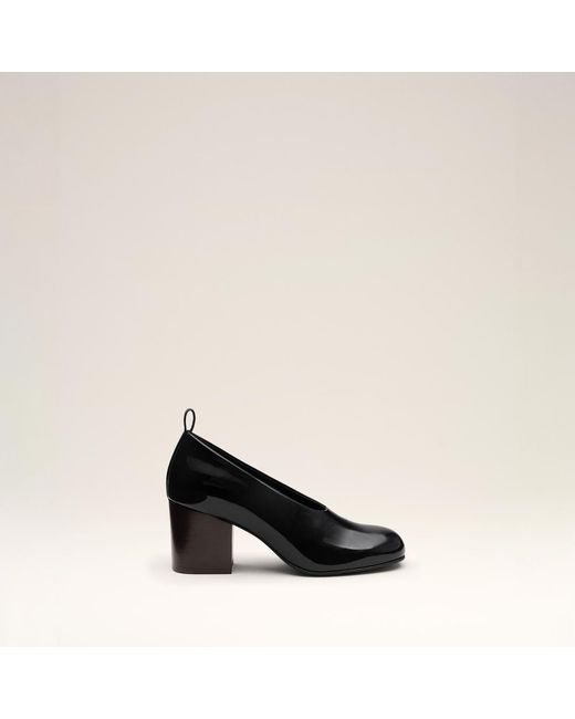 AMI Black Cow Leather Pumps