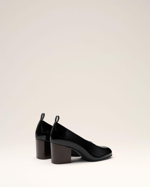 AMI Black Cow Leather Pumps