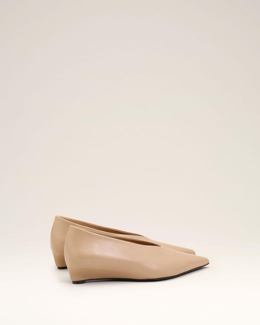 AMI Natural Lamb Leather Pointed Toe Wedge Pump