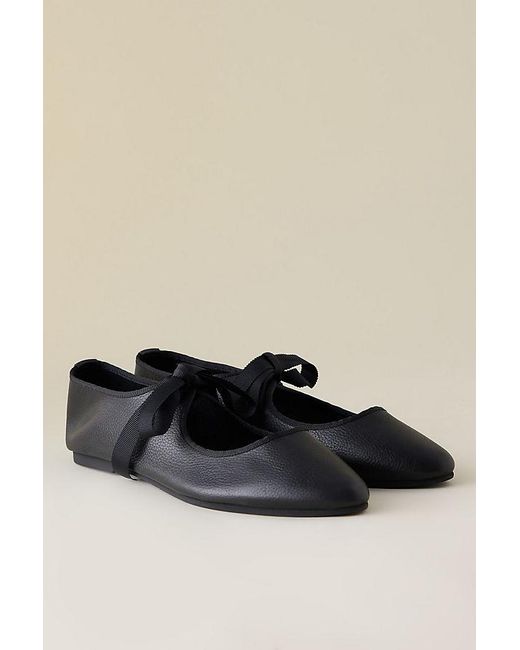 INTENTIONALLY ______ Black Valley Ballet Flats