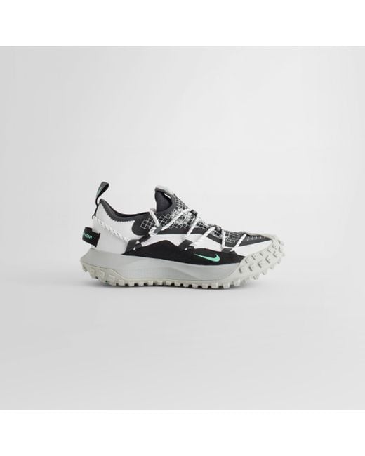 nike black and white sneakers