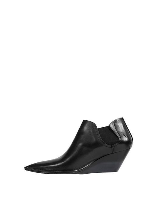 Capasa Black Low-Cut Leather Ankle Boots