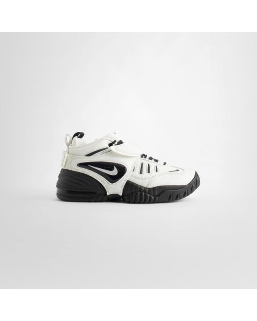 whitelaceless nike shoes