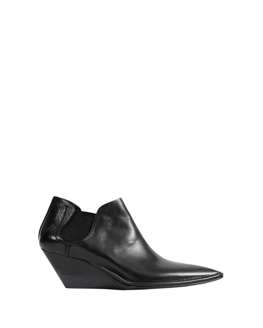 Capasa Black Low-Cut Leather Ankle Boots