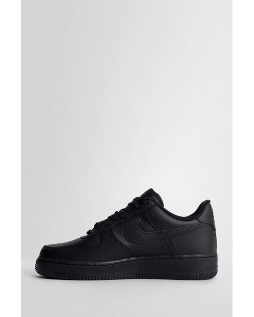 buy black nike shoes