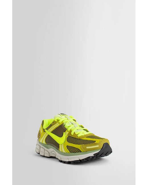 new nike yellow shoes