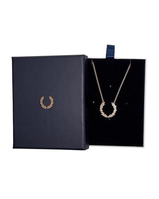 Fred Perry Laurel Wreath Necklace in Metallic for Men | Lyst